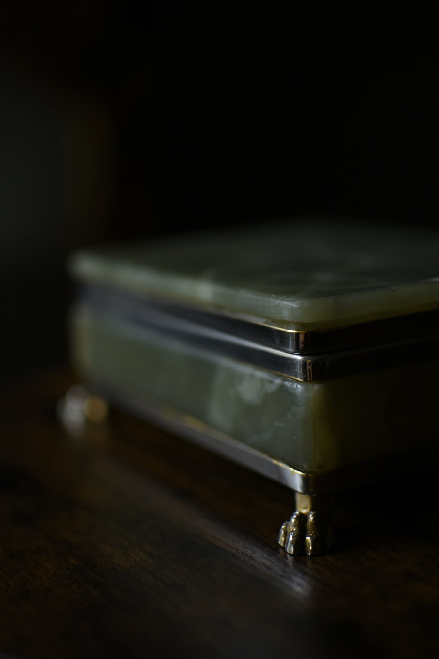 Vintage Green Onyx And Brass Jewellery /Trinket Box With Claw Feet